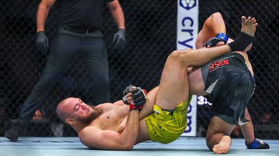 Valter Walker gets the submission win over Thomas Petersen.