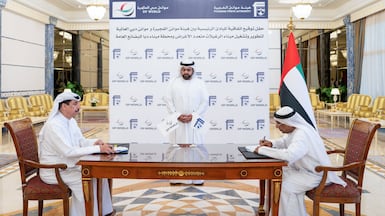 Sheikh Mohammed bin Hamad Al Sharqi, Crown Prince of Fujairah, witnesses the signing of the agreement by DP World chairman Issa Kazim and Mousa Murad, director of the Port of Fujairah. Photo: Dubai Media Office / X