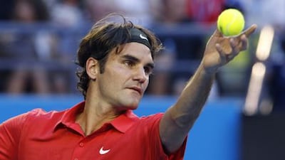 Roger Federer beat France's Nicolas Mahut in his third-round match at the French Open.