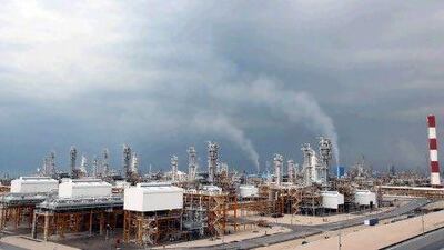 epa02552481 A general view of the South Pars gas field near the southern Iranian port of Assalouyeh, Iran on 27 January 2011. Iranian Oil Minister Masoud Mirkazemi recently said that Iran has found a new shore gas field in Southern part of Iran. The value of the field is being estimated at around 50 billion US dollars, he added. EPA/ABEDIN TAHERKENAREH *** Local Caption *** 02552481.jpg