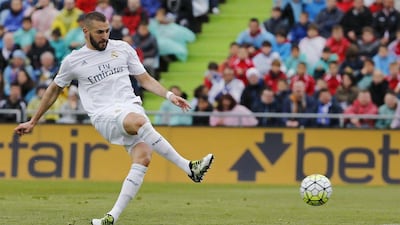 Real Madrid’s Karim Benzema scores a goal. REUTERS/Sergio Perez