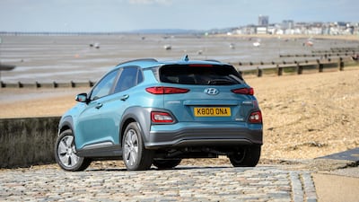 In the normal and economy modes, it is possible to bring the car to a complete stop from 90kph using only the left paddle and not the brake pedal unlike other electric vehicles