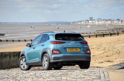 In Normal and Economy modes, it is possible to bring the car to a complete stop from 90kph using just the left paddle and not the brake pedal unlike other EVs