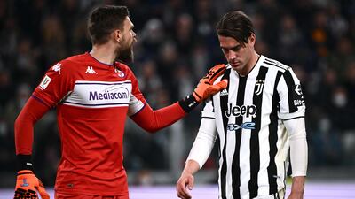 Fiorentina goalkeeper Bartlomiej Dragowski with Juventus forward Dusan Vlahovic. AFP