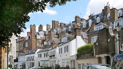 Pont Street Mews, Chelsea, UK. Wealthy Gulf buyers are returning to the UK capital after several countries returned to the amber list for travel. Alamy
