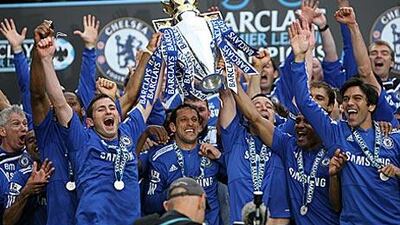 Chelsea ended three years of Manchester United dominance to reclaim the Premier League title.