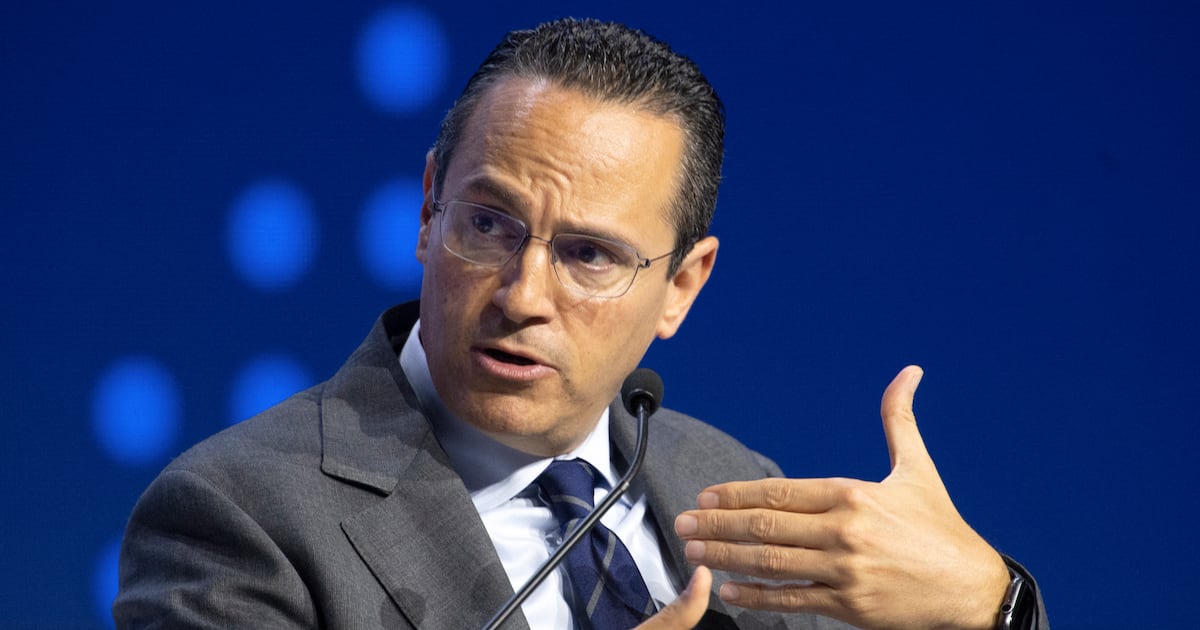 Shell Owner Images Shell CEO suggests oil and gas company could quit London Stock Exchange ...