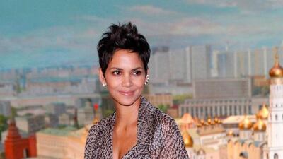 Cast member Halle Berry poses during a photocall for the Russian premiere of the new film "Cloud Atlas" in Moscow November 2, 2012. REUTERS/Maxim Shemetov (RUSSIA - Tags: ENTERTAINMENT)