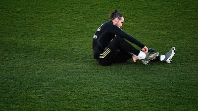 Real Madrid's Welsh forward Gareth Bale puts his shoes on during a public training session at the Ciudad Real Madrid training ground in Valdebebas, Madrid, on December 30, 2019. / AFP / OSCAR DEL POZO
