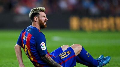 Lionel Messi of FC Barcelona reacts injured on the pitch during the match against Atletico Madrid. David Ramos / Getty Images