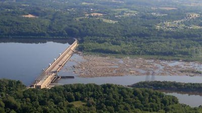 Looking across the Conowingo Dam on the Susquehanna River. Maryland is in the foreground and Pennsylvania is in the background. Jane Thomas / IAN Image Library