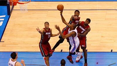 Kevin Durant shoots over Miami Heat's Shane Battier.