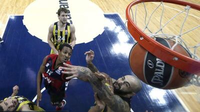 Bayern Munich’s Alex Renfroe, centre, tries to score against Fenerbahce’s Pero Antic during their Euroleague contest on Friday in Istanbul. Tolga Bozoglu / EPA