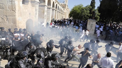 TOPSHOT - Israeli security forces fire sound grenades inside the Al-Aqsa Mosque compound in the Old City of Jerusalem on August 11, 2019, as clashes broke out during the overlapping Jewish and Muslim holidays of Eid al-Adha and the Tisha B'av holdiay inside the hisotric compound which is considered the third-holiest site in Islam and the most sacred for Jews, who revere it as the location of the two biblical-era temples. The compound, which includes the Al-Aqsa mosque and the Dome of the Rock, is one of the most sensitive sites in the Israeli-Palestinian conflict. / AFP / Ahmad GHARABLI