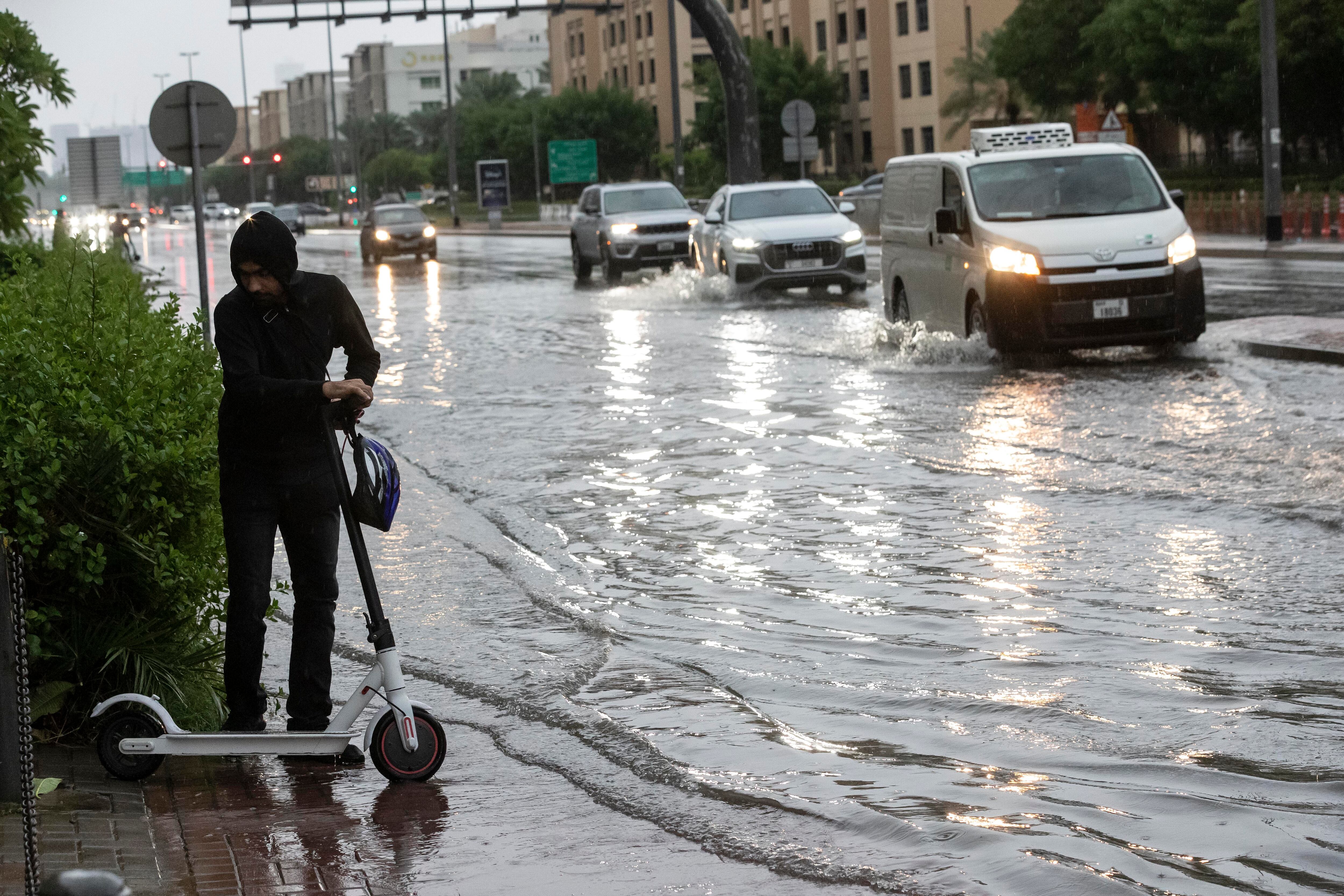 Abu Dhabi and Dubai braced for rain with daytime temperatures to drop ...