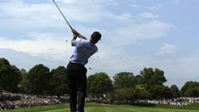 In 50 major championships, Tiger Woods has held at least a share of the lead just seven times. The last time he frittered it away was in 1998, when he gave back first-round leads at the British Open and the US PGA Championship.