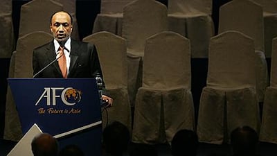 Mohamed bin Hammam has been called to a Fifa ethics hearing along with Jack Warner to face allegations of corruption during bin Hammam's visit to Trinidad & Tobago.