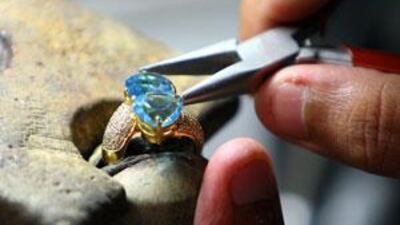 Jewellers now find it more difficult to borrow gold.