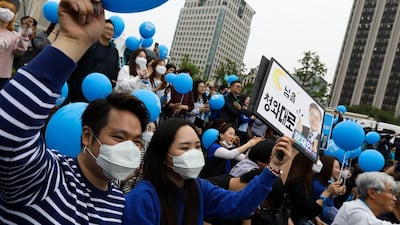 Attendees hold blue balloons during a campaign rally for Moon Jae-in, presidential candidate of the Democratic Party of Korea, not pictured, at Gwanghwamun Square in Seoul, South Korea, on May 8, 2017. The nation of 52 million people heads to the polls on May 9 in an election triggered by the impeachment of former President Park Geun-hye, who has been detained on corruption charges. SeongJoon Cho/Bloomberg