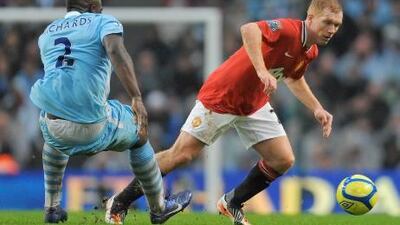 Paul Scholes’ game has never hinged on speed but deft skills with the ball, which the United midfielder, right, still has at the age of 37.