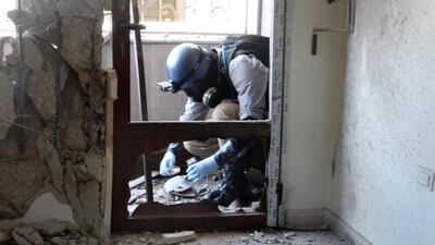 A UN arms expert collects samples on August 29, 2013 in Damascus' eastern Ghouta suburb. AFP