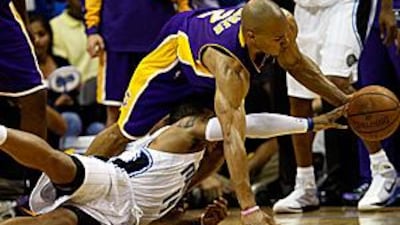 Derek Fisher scrambles for the ball with Orlando's Jameer Nelson during the LA Lakers' 99-91 victory.