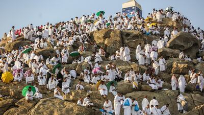 Muslim pilgrims gather on Mount Arafat, also known as Jabal al-Rahma (Mount of Mercy), southeast of the Saudi holy city of Mecca, on Arafat Day which is the climax of the Hajj pilgrimage early on August 20, 2018. - Arafat is the site where Muslims believe the Prophet Mohammed gave his last sermon about 14 centuries ago after leading his followers on the pilgrimage. (Photo by AHMAD AL-RUBAYE / AFP)