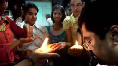 Sanal Edamaruku demonstrates to schoolchildren some of the tricks used by fake holymen in India.