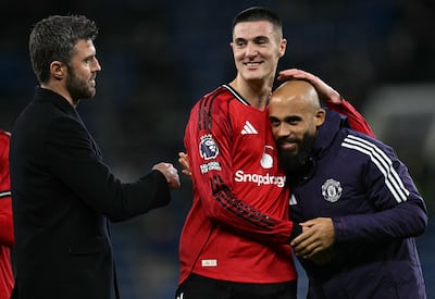 Manager Michael Carrick with Benjamin Sesko and Bryan Mbeumo. AFP