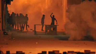 Tunisian protesters throw stones at security forces in the Djebel Lahmer district of Tunis early on January 10, 2018. Sofiene Hamdaoui / AFP