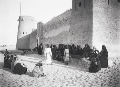 Sheikh Zayed the First holding a majlis outside Qasr Al Hosn, as photographed by Hermann Burchardt in 1904. Photo: Hermann Burchardt / Berlin Museum of Ethnology