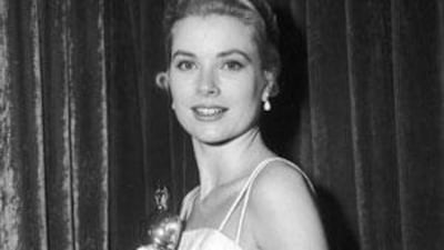 Grace Kelly in a gown by the renowned costumier Edith Head at the 1955 Oscars.