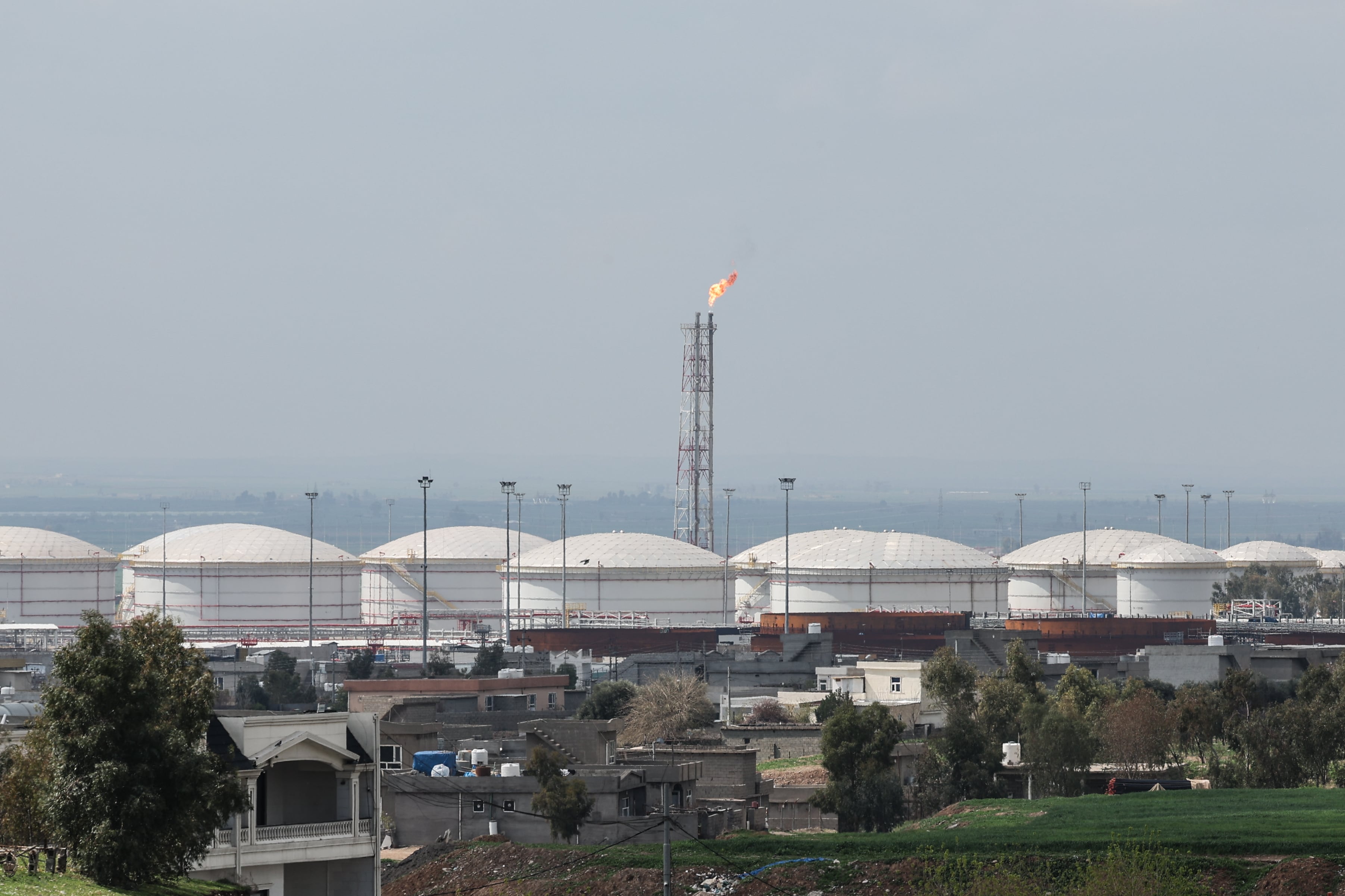 Iraq tells oil companies in Kurdistan to resume operations