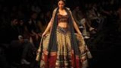 A model showcases a creation by Indian designer J J Vallaya during the Lakme Fashion Week (LFW) Winter/Festive 2011 in Mumbai on August 17, 2011. The LFW, held twice annually, features creations by over 60 designers and will culminate with a grand finale on August 21. AFP PHOTO/Punit PARANJPE