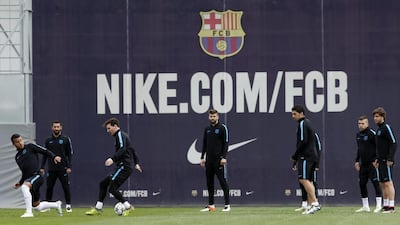Barcelona’s players attend a training session. Albert Gea / Reuters