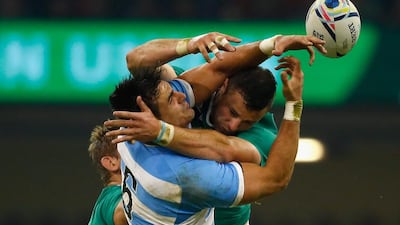 Robbie Henshaw of Ireland jumps for the ball with Pablo Matera of Argentina. Laurence Griffiths / Getty Images