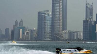 Team Abu Dhabi's Thani Al Qamzi gave chase to eventual race winner Alex Carella, but finished sixth to the Team Qatar boat.