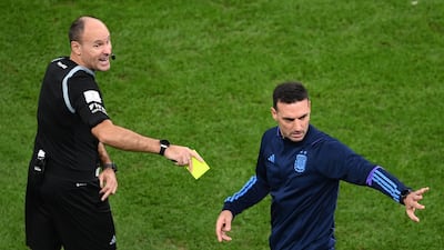 Argentina manager Lionel Scaloni argues with Spanish referee Antonio Mateu after assistant coach Walter Samuel was shown a yellow card. AFP