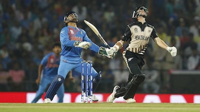 Cricket - New Zealand v India - World Twenty20 cricket tournament - Nagpur, India, 15/03/2016. India's captain and wicketkeeper Mahendra Singh Dhoni (L) prepares to catch the ball to dismiss New Zealand's Mitchell Santner. REUTERS/Danish Siddiqui