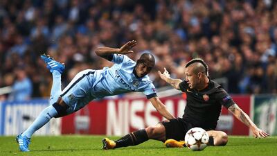 Manchester City’s Fernandinho, left, challenges Radja Nainggolan of Roma during their Uefa Champions League match last night. Andrew Yates / Reuters