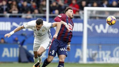 Eibar’s ergi Enrich fights for the ball with Real Madrid’s Portuguese defender Pepe, left. Juan Herrero / EPA