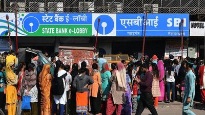 A queue outside a bank branch in Delhi on November 25, 2016, as Indians wait to get legal currency. Anindito Mukherjee / Bloomberg