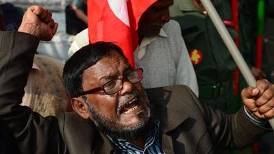 Former freedom fighters protest outside the International Crimes Tribunal in Dhaka on Monday. Munir uz Zaman / AFP