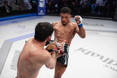 Alex da Silva attempts a high kick on Dinislam Kamavov. Photo: UAE Warriors