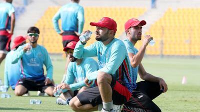 The players take a break during the session in the Abu Dhabi heat.