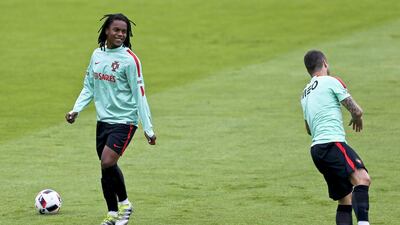 Portugal’s national soccer team players Renato Sanches (L) and Vieirinha (R) join a training session at the team’s UEFA EURO 2016 camp in Marcoussis, near Paris, France, 28 June 2016. Portugal will face Poland for their quarter final match of the UEFA EURO 2016 at the Stade Velodrome in Marseille on 30 June. EPA/MIGUEL A. LOPES