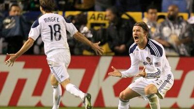 Los Angeles Galaxy's David Beckham (R) celebrates with Mike Magee after teammate Landon Donovan scored against the Houston Dynamo during the MLS Cup soccer final in Carson, California, November 20, 2011. REUTERS/Lucy Nicholson (UNITED STATES - Tags: SPORT SOCCER TPX IMAGES OF THE DAY ENTERTAINMENT) *** Local Caption *** LUC06_SOCCER MLS-_1121_11.JPG