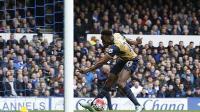 Arsenal’s Danny Welbeck scores their first goal, Action Images via Reuters / Carl Recine