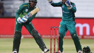 Pakistan captain Sarfraz Ahmed, right, met with South Africa's Andile Phehlukwayo to apologise for his remarks. Anesh Debiky / AFP