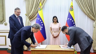 Venezuelan President Delcy Rodríguez oversees the signing of a preliminary agreement between state oil company PDVSA and France’s TotalEnergies on September 19. Venezuela Ministry of International Trade